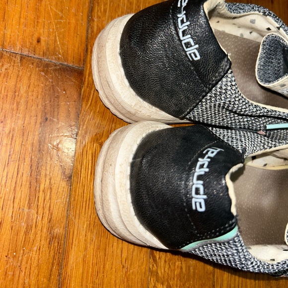 Hey Dudes!! Size 7! - Picture 3 of 4